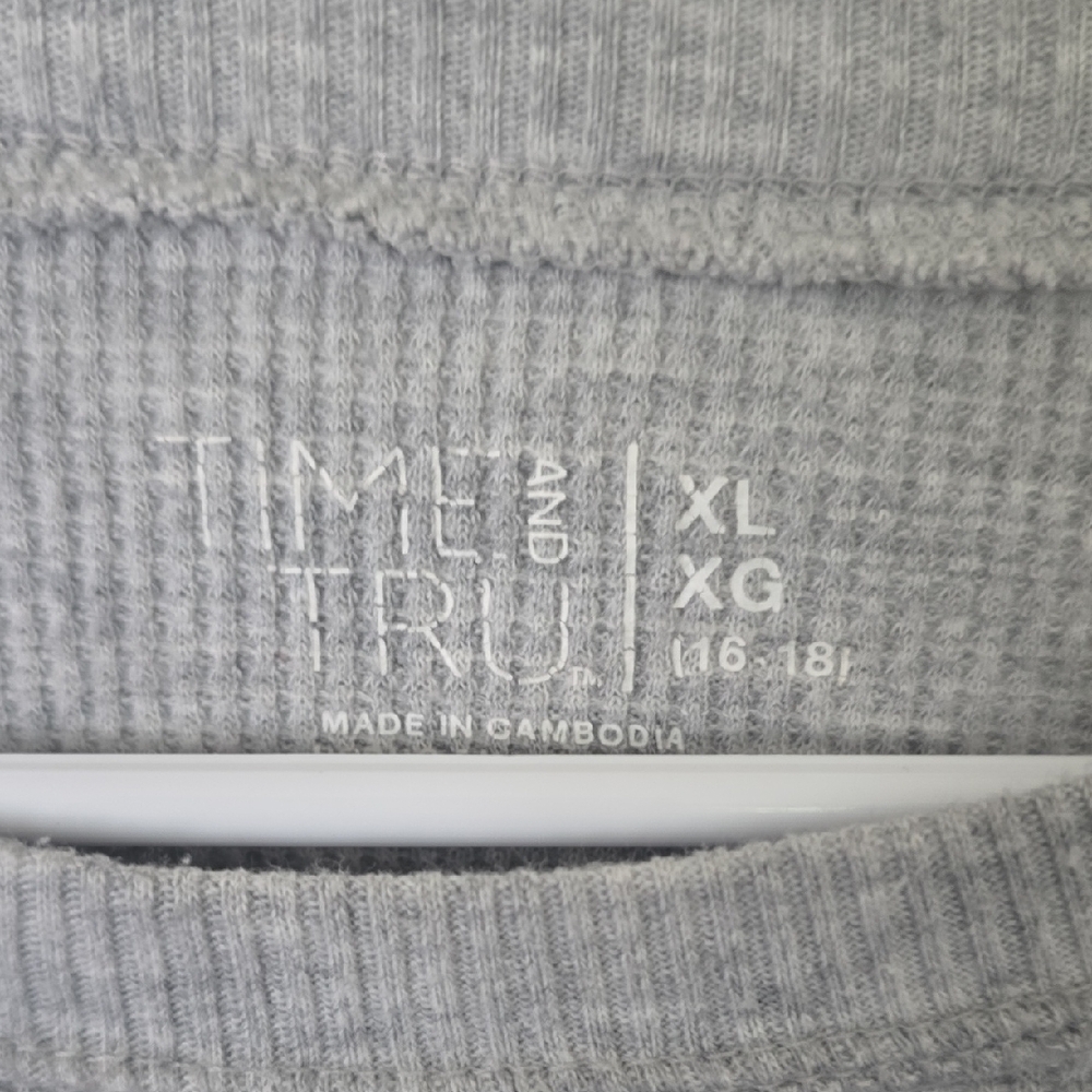 Time and Tru Light Gray Knit Top - Picture 2 of 3